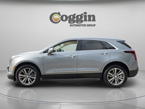 Used 2024 Cadillac XT5 Premium Luxury w/ Technology Package FWD image 2