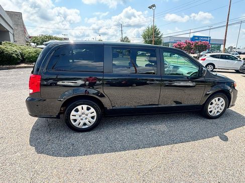 Used 2019 Dodge Grand Caravan SE FWD image 31