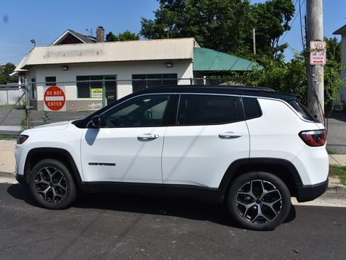 Used 2025 Jeep Compass Limited AWD/4WD image 9