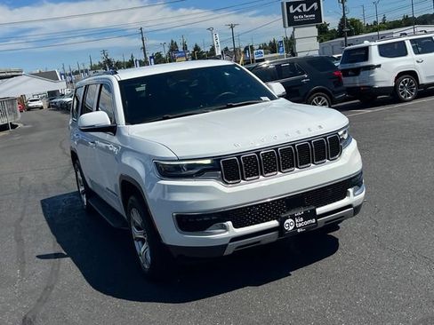 Used 2022 Jeep Wagoneer Series II AWD/4WD image 5