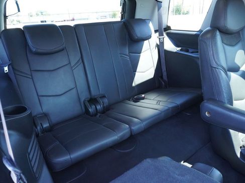 Used 2020 Cadillac Escalade Luxury image 10