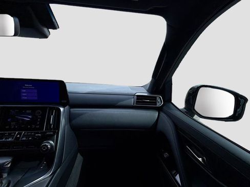 Used 2022 Lexus LX 600 4WD w/ Accessory Package (Z1) image 19