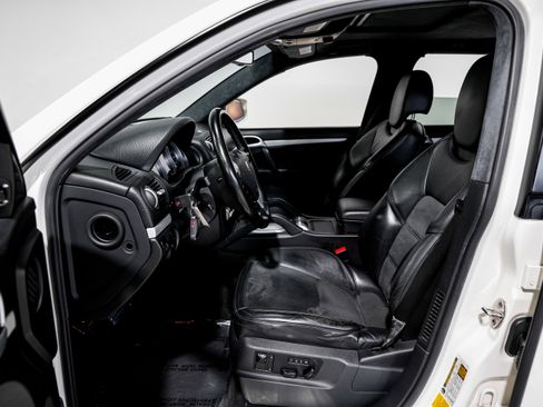 Used 2010 Porsche Cayenne GTS image 19