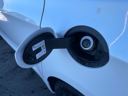 Used 2025 Chrysler Pacifica Limited image 59