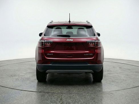 Used 2025 Jeep Compass Latitude AWD/4WD image 7