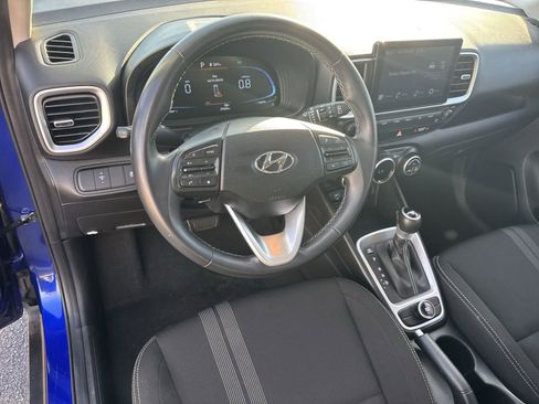 Used 2024 Hyundai Venue SEL image 18