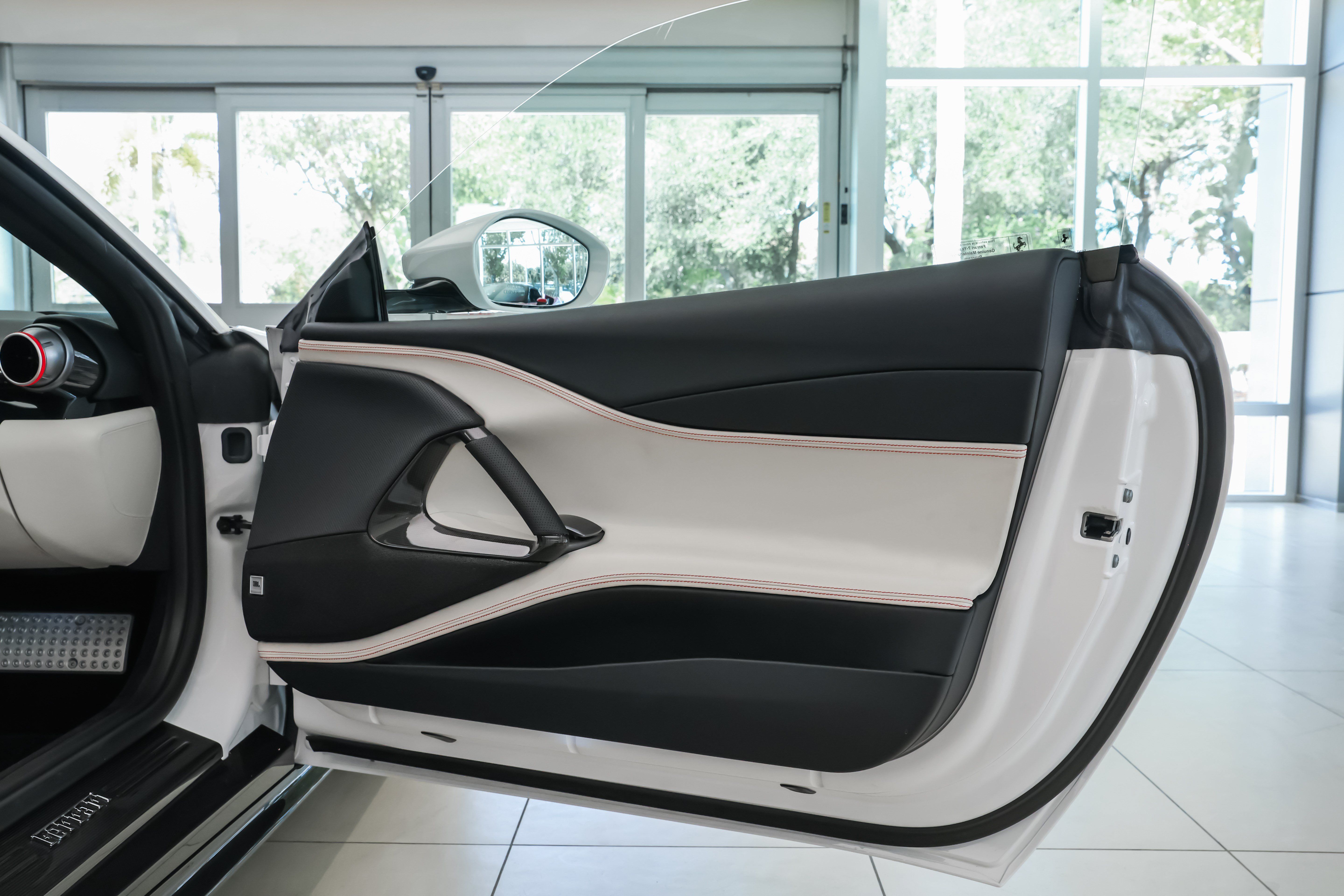 Used 2023 Ferrari 812 GTS RWD image 14