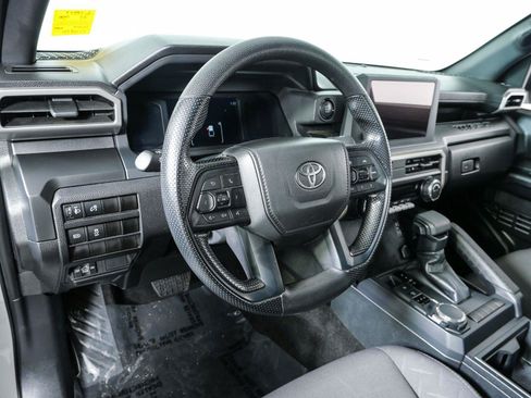 Used 2025 Toyota Tacoma SR AWD/4WD image 4