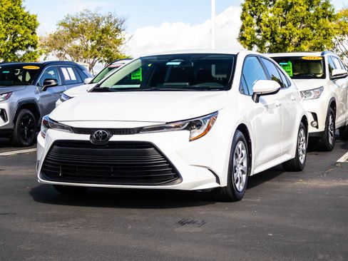 Certified 2025 Toyota Corolla LE image 3