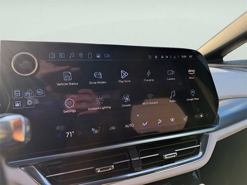 Used 2025 Chevrolet Equinox EV LT image 28