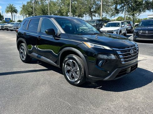 Used 2025 Nissan Rogue SV FWD image 3