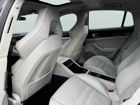 Used 2017 Porsche Panamera image 40