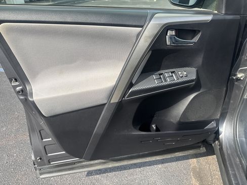 Used 2014 Toyota RAV4 XLE AWD/4WD image 15