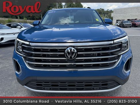 Certified 2025 Volkswagen Atlas SE w/ Panoramic Sunroof Package image 2