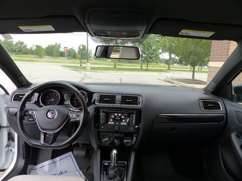 Used 2015 Volkswagen Jetta Sport FWD image 36