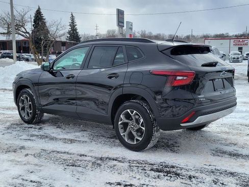 Used 2024 Chevrolet Trax LT w/ Driver Confidence Package image 3