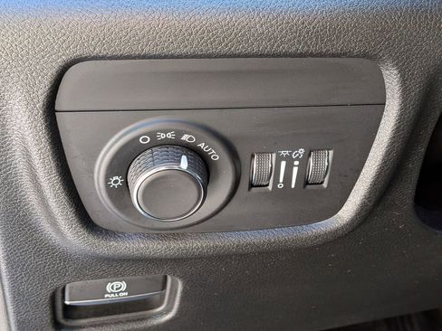 Used 2025 Jeep Grand Cherokee Altitude AWD/4WD image 15