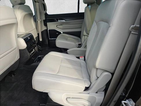 Used 2023 Jeep Wagoneer L Series III w/ Premium Group I image 10