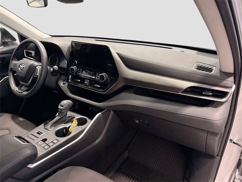 Certified 2023 Toyota Highlander L image 24
