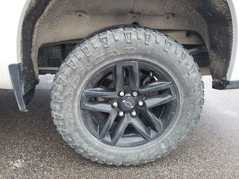 Used 2021 Chevrolet Silverado 1500 LT Trail Boss w/ Convenience Package II image 18