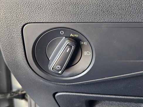 Used 2020 Volkswagen Tiguan SE image 13