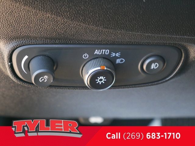 Used 2020 Chevrolet Equinox LT w/ Driver Convenience Package FWD image 24