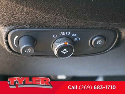 Used 2020 Chevrolet Equinox LT w/ Driver Convenience Package FWD image 24