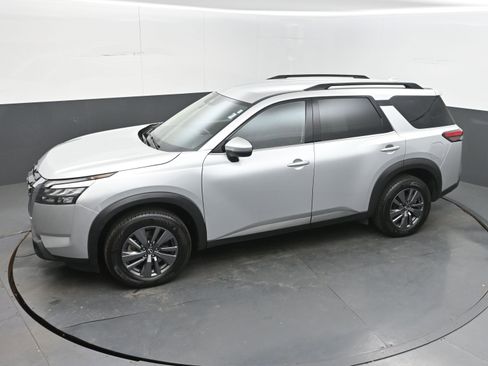 Used 2024 Nissan Pathfinder SV FWD image 34