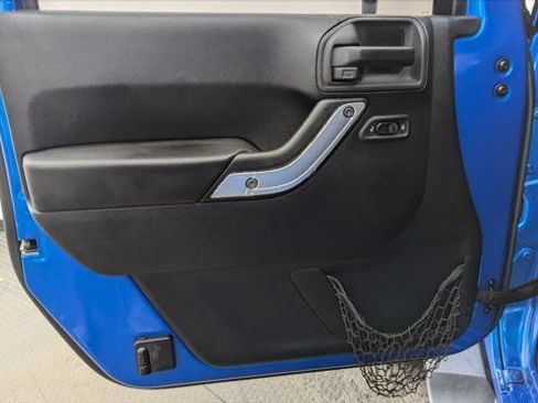 Used 2015 Jeep Wrangler Unlimited Sahara image 13