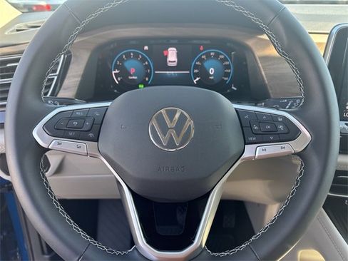 Certified 2025 Volkswagen Atlas SE image 11