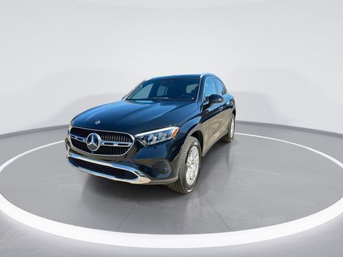 Used 2024 Mercedes-Benz GLC 300 4MATIC image 4
