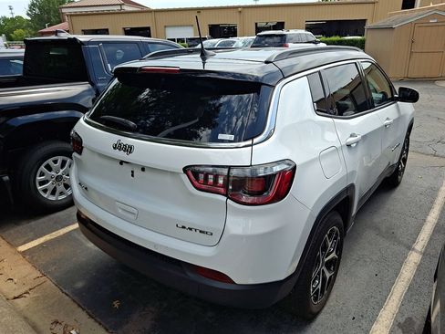 Used 2025 Jeep Compass Limited AWD/4WD image 7