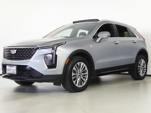 Used 2025 Cadillac XT4 Premium Luxury FWD image 2