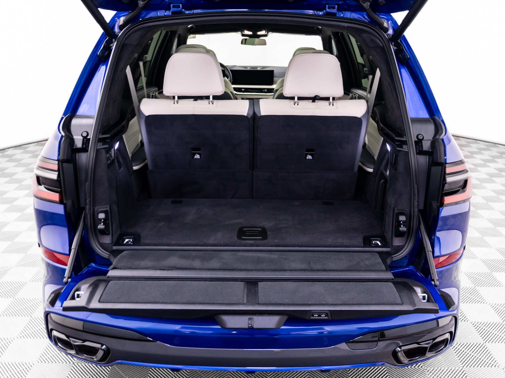 Certified 2025 BMW X7 M60i AWD/4WD image 31