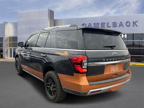 Used 2024 Ford Expedition Limited image 3
