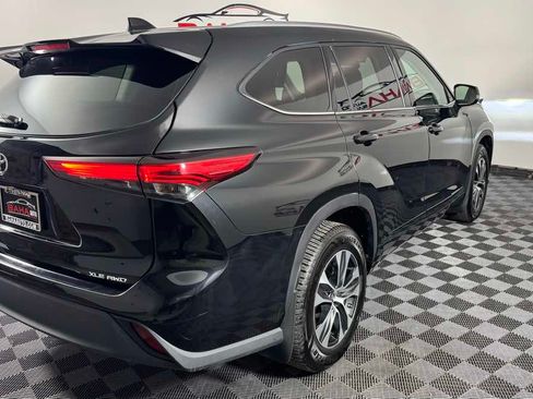 Used 2021 Toyota Highlander XLE AWD/4WD image 7