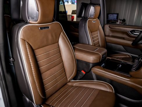 Used 2026 GMC Yukon Denali Ultimate AWD/4WD image 17