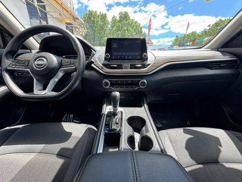 Used 2025 Nissan Altima 2.5 SV FWD image 21