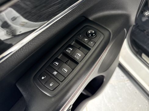 Used 2020 Jeep Grand Cherokee Trailhawk w/ Trailhawk Luxury Group AWD/4WD image 14