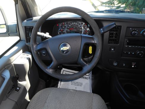 Used 2016 Chevrolet Express 2500 RWD image 26