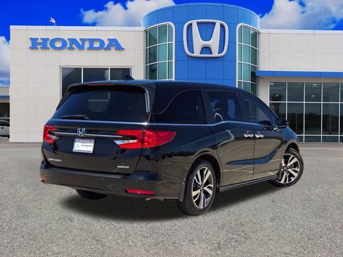 Used 2024 Honda Odyssey Touring image 3