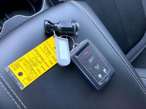 Used 2025 Jeep Grand Cherokee L Laredo w/ Luxury Tech Group I RWD image 15