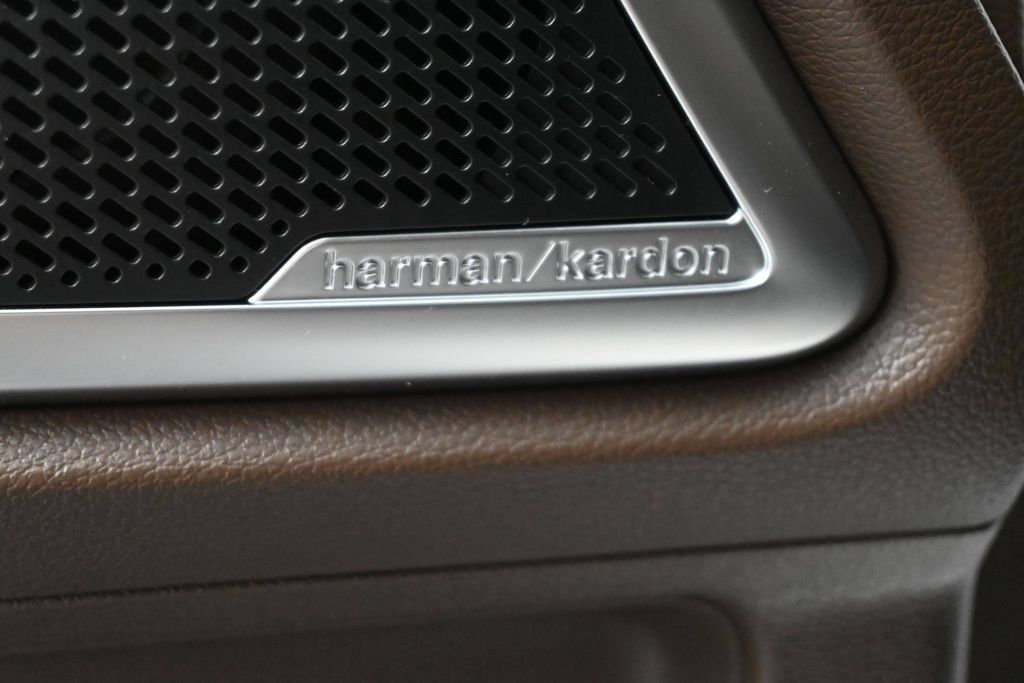 Used 2022 Kia Telluride SX w/ Towing Package FWD image 6