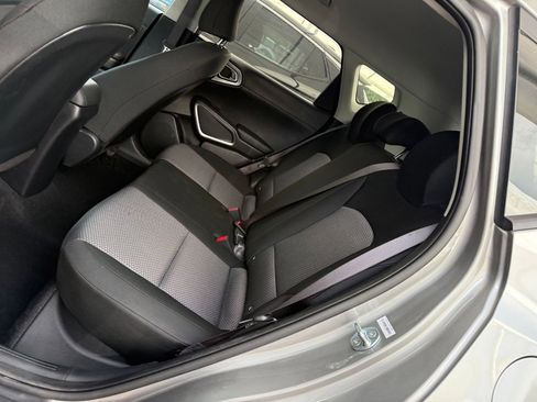 Used 2025 Kia Soul LX w/ LX Technology Package FWD image 34