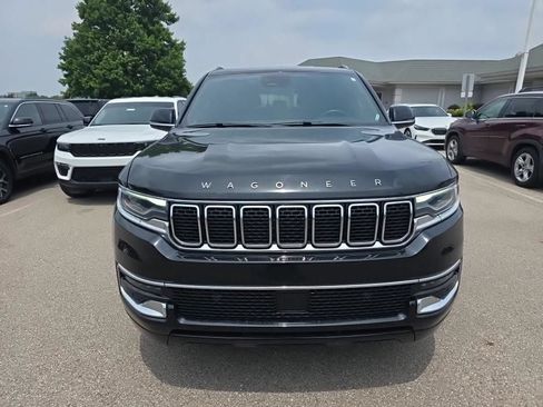 Used 2023 Jeep Wagoneer 4WD image 8