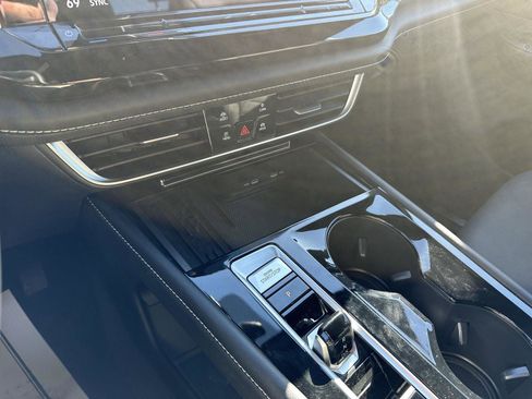 Used 2025 Volkswagen Atlas Cross Sport SE image 34