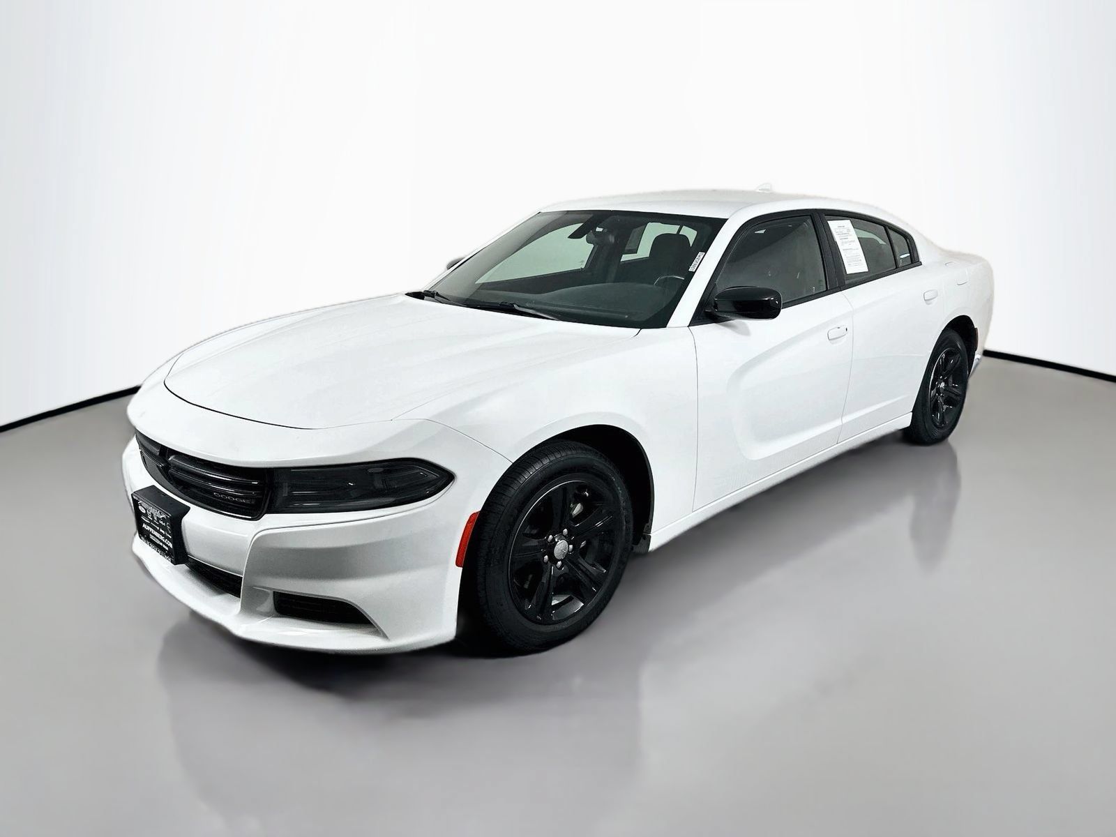 Used 2023 Dodge Charger SXT RWD image 3