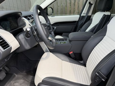 Certified 2025 Land Rover Discovery S image 11