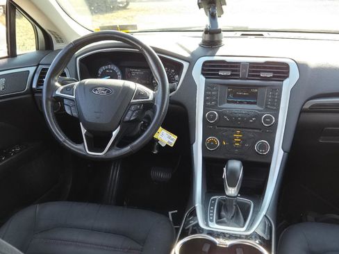 Used 2015 Ford Fusion SE w/ Equipment Group 201A image 18
