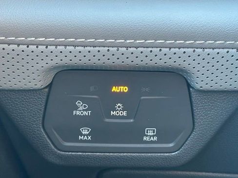 Used 2024 Volkswagen Atlas Cross Sport SEL image 15